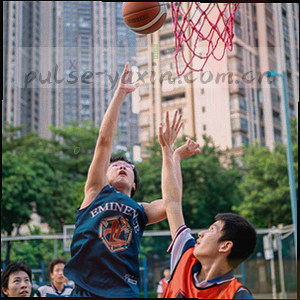 天平与数据点叠加的线条图标